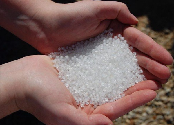 Vi hạt nhựa: Từ tác nhân gây ô nhiễm thành công cụ giám sát nước thải hiệu quả
